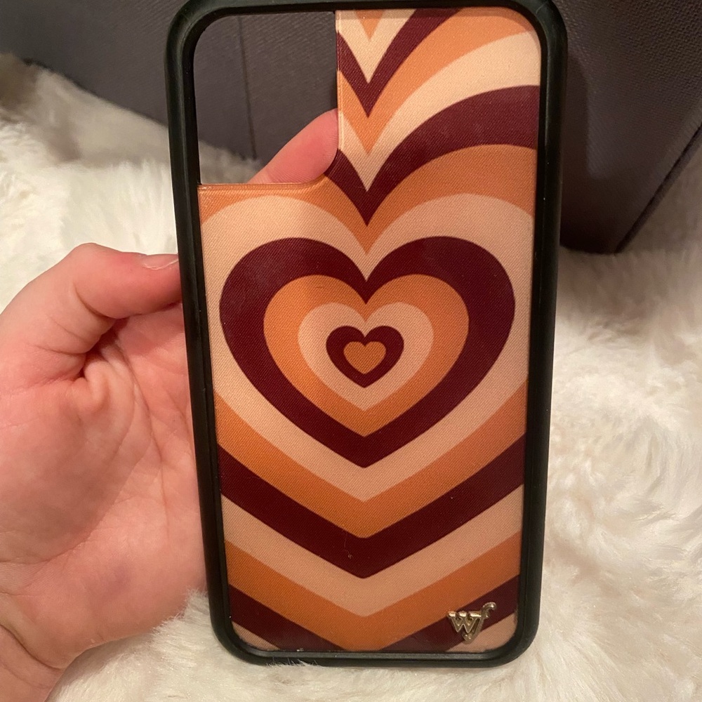 Brand new wildflowers phone case worn one time IPHONE 11